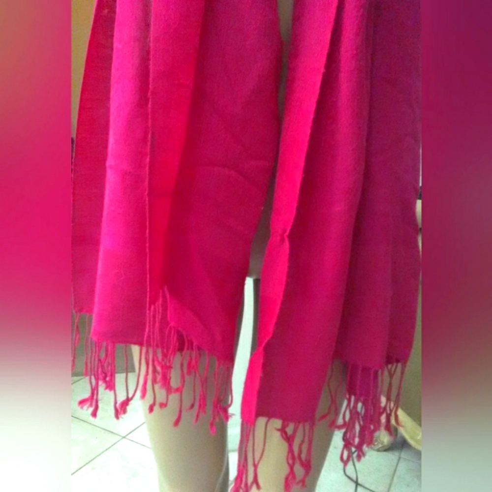 LIKE NEW 100% PASHMINA WRAP BY "PASHMINA" VIBRANT PINK W/ TASSELS RARE MATERIAL - Picture 7 of 8